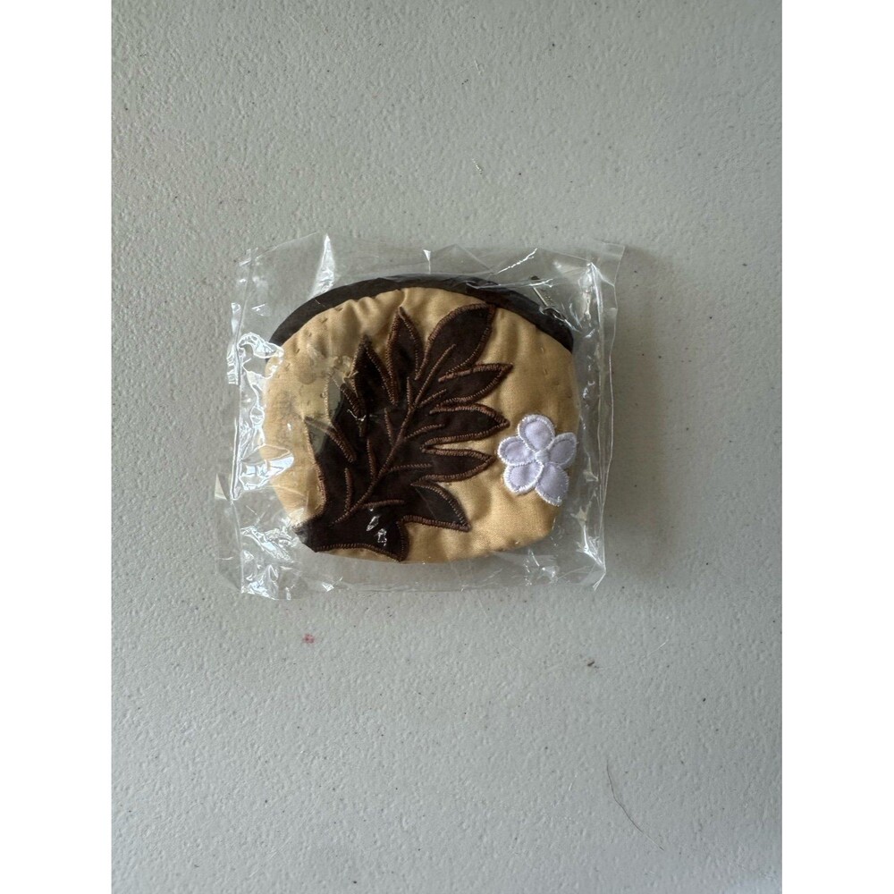 NWOT Hawaiian Stitching Quilted Brown Flower Floral Mini Zipper Pouch